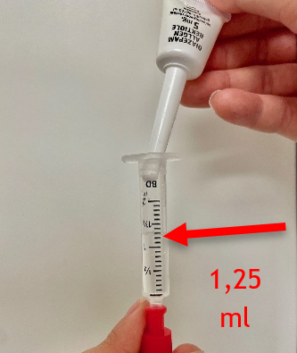 Afbeelding met tekst, Laboratoriumapparatuur, Medische apparatuur, spuit
Door AI gegenereerde inhoud is mogelijk onjuist.