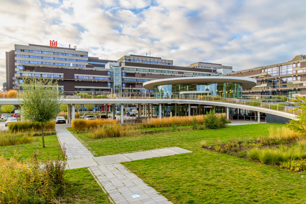 Hoofdingang van Amsterdam UMC, locatie AMC 