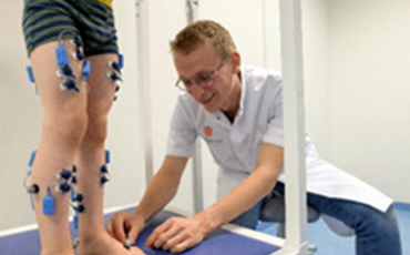 Afbeelding met persoon, kleding, joint, Elleboog
Door AI gegenereerde inhoud is mogelijk onjuist.