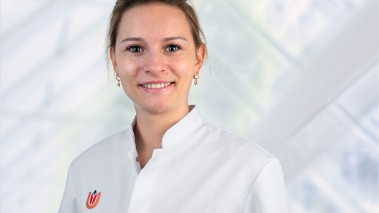 Komdeur, F.L. (Drs.)