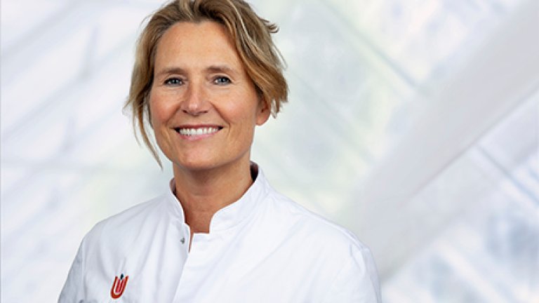 Tiersma, E.S.M. (Dr.)